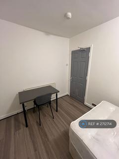 1 bedroom in a house share to rent, The Limes Avenue, London, N11
