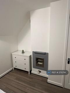 1 bedroom in a house share to rent, The Limes Avenue, London, N11