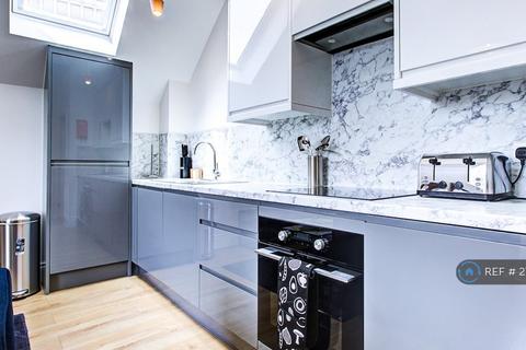 1 bedroom flat to rent, Dukes Avenue, New Malden, KT3