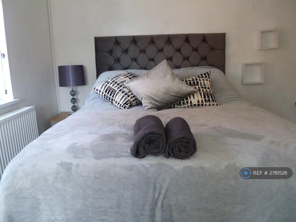 Bedroom-King Size Bed