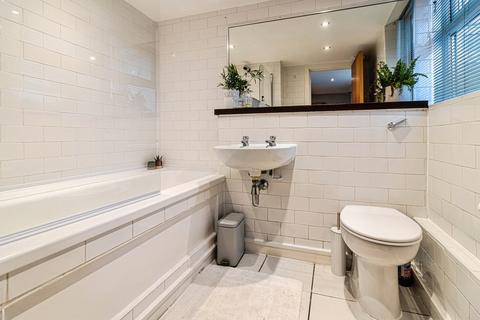 1 bedroom penthouse to rent, Henry Street, Greater Manchester M4
