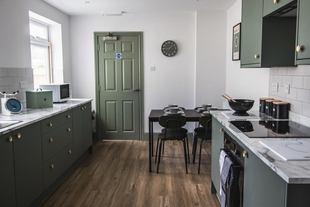 2 Z5 A3760- Annex kitchen