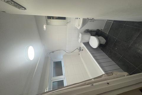 3 bedroom terraced house to rent, Hartley Road, Luton, Bedfordshire, LU2