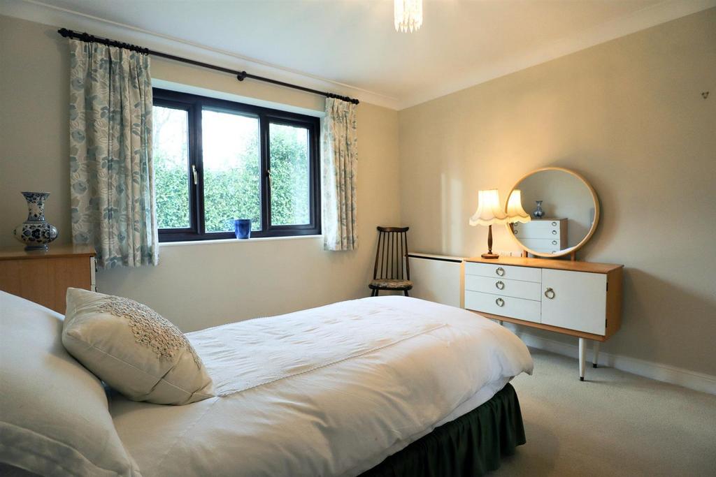 Bedroom 1 (2).jpg