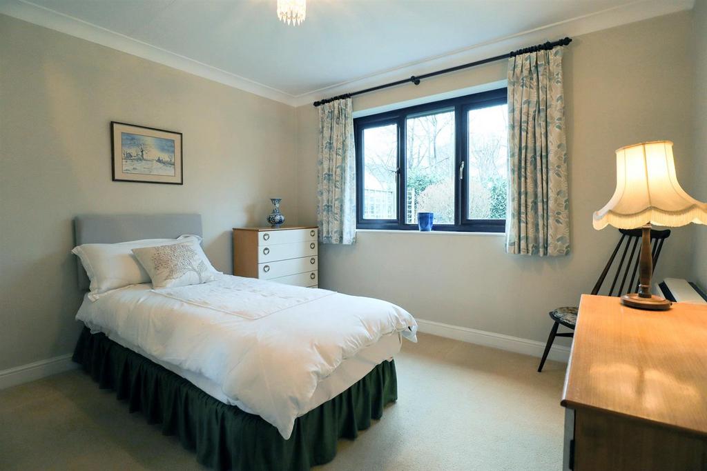 Bedroom 1.jpg
