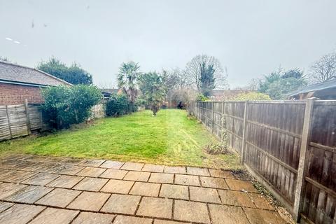 3 bedroom semi-detached house to rent, Langley Road, Slough. SL3 7EG.