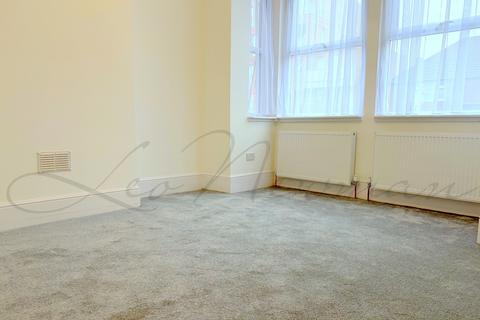 2 bedroom flat to rent, St John's Road, Isleworth, TW7