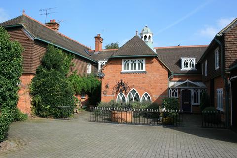3 bedroom terraced house to rent, High Street, Ascot, Berkshire