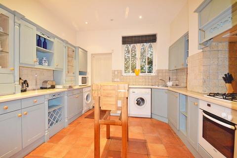3 bedroom terraced house to rent, High Street, Ascot, Berkshire