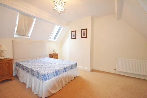 3 bedroom terraced house to rent, High Street, Ascot, Berkshire