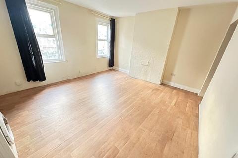 Studio to rent, Flat 4, 36 Ashburnham Road, Luton, Bedfordshire, LU1 1JR