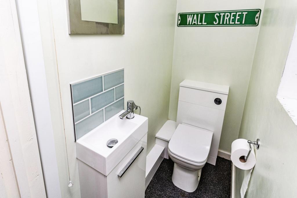 Cloakroom/Wc