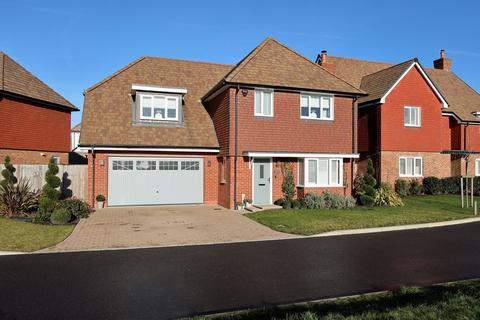 4 bedroom detached house for sale, Hoadley Avenue, Burgess Hill, RH15