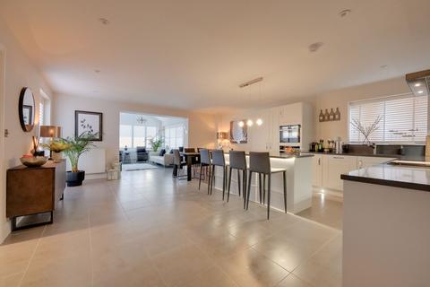 4 bedroom detached house for sale, Hoadley Avenue, Burgess Hill, RH15