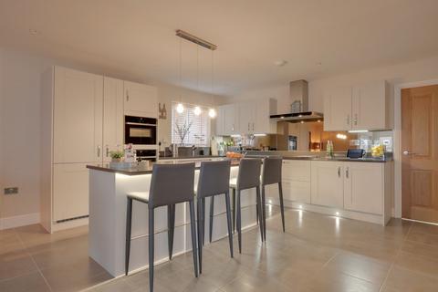 4 bedroom detached house for sale, Hoadley Avenue, Burgess Hill, RH15