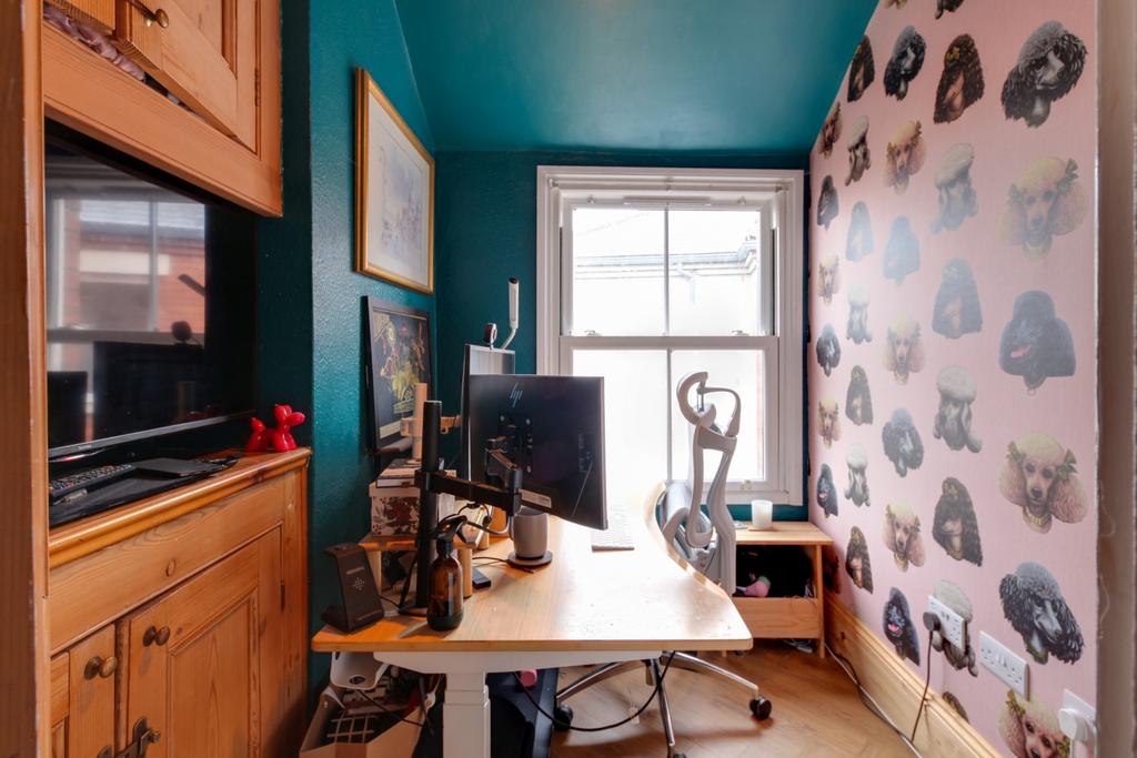 Quaint Separate office with stunning Cathedral vie