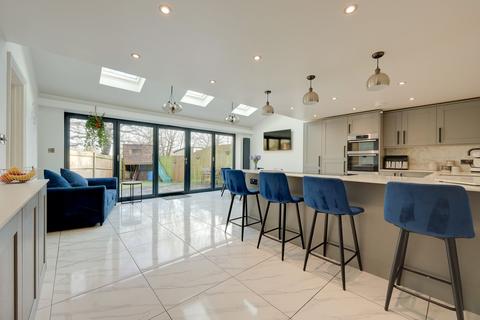 4 bedroom semi-detached house for sale, Manor Road, Burgess Hill, RH15