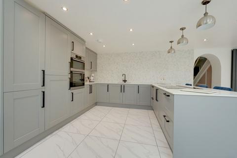 4 bedroom semi-detached house for sale, Manor Road, Burgess Hill, RH15