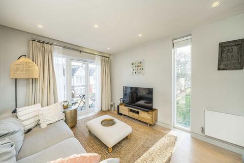 2 bedroom flat for sale, Valley Road, London SW16