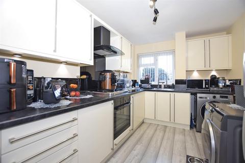 3 bedroom end of terrace house for sale, Gorse Avenue, Chatham