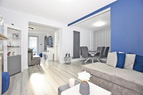 3 bedroom end of terrace house for sale, Gorse Avenue, Chatham