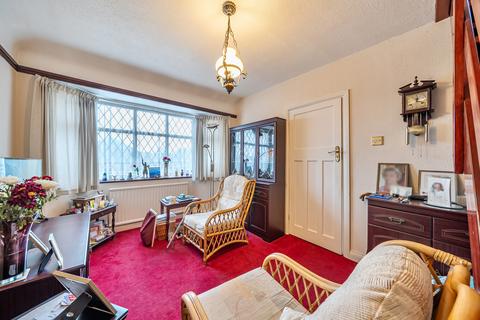 2 bedroom bungalow for sale, The Courtway, Watford, Hertfordshire
