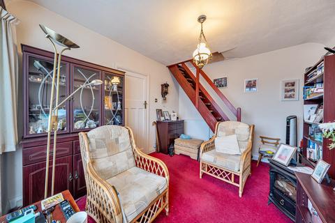 2 bedroom bungalow for sale, The Courtway, Watford, Hertfordshire