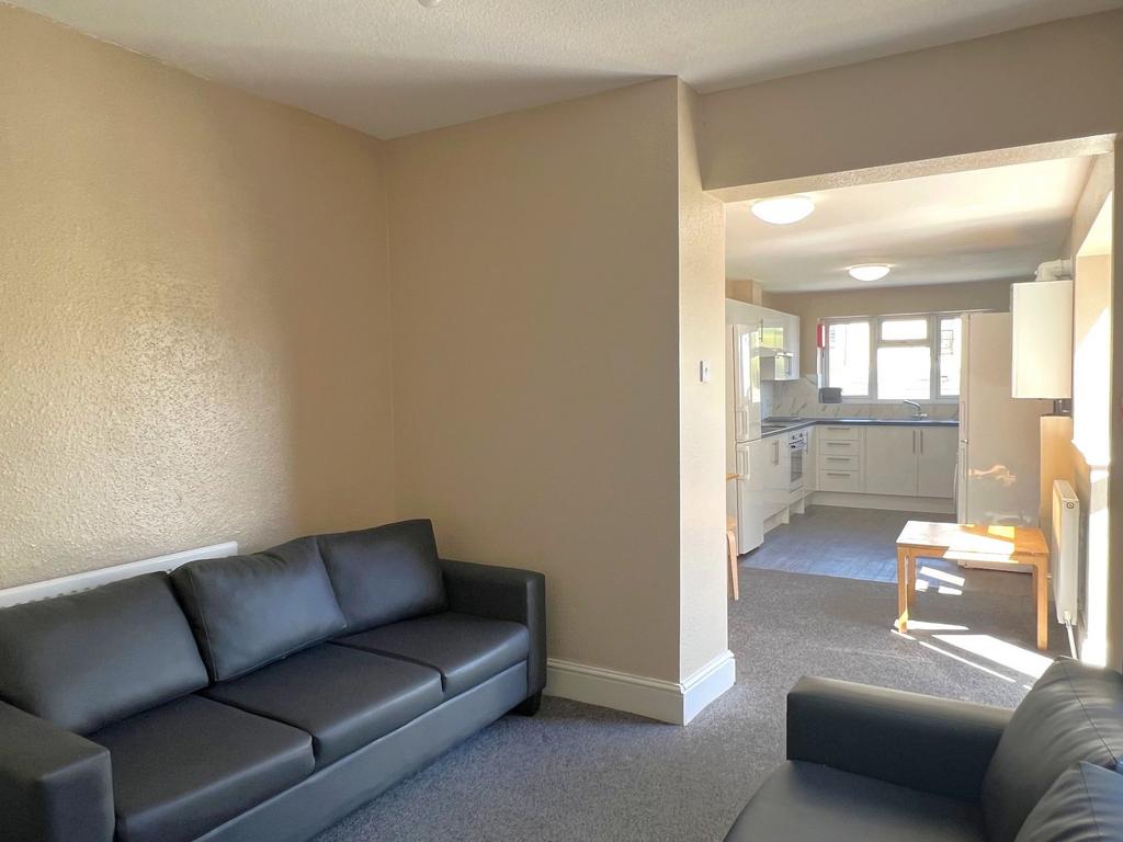 A spacious, well-maintained living room featuri...