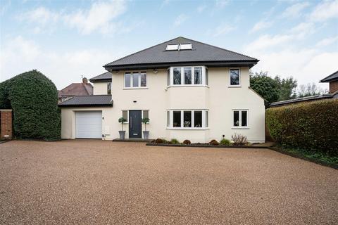 Canons Close, Radlett