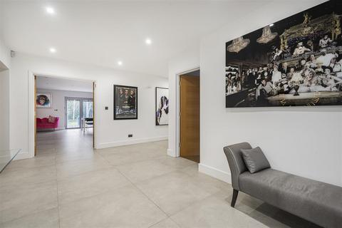 5 bedroom detached house for sale, Canons Close, Radlett