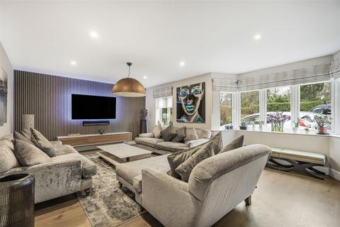 5 bedroom detached house for sale, Canons Close, Radlett