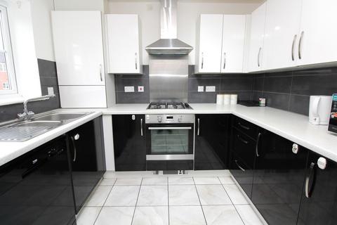 3 bedroom semi-detached house to rent, Le Noke Avenue, RM3
