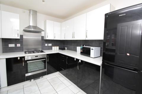 3 bedroom semi-detached house to rent, Le Noke Avenue, RM3