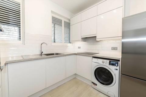 2 bedroom flat for sale, Stroudwater Park, Weybridge KT13