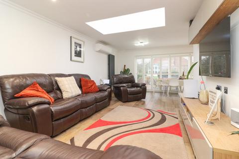 3 bedroom bungalow for sale, Park Avenue, Birchington, CT7