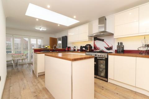 3 bedroom bungalow for sale, Park Avenue, Birchington, CT7
