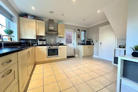 4 bedroom detached house for sale, Chestnut Close, Milton Malsor, Northamptonshire NN7