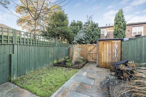3 bedroom terraced house to rent, Arabella Drive, Putney.