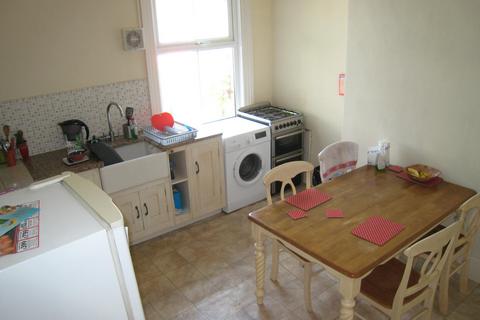 3 bedroom ground floor maisonette to rent, Hartington Road, Brighton BN2