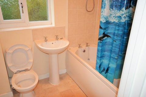 2 bedroom flat to rent, Carltonwood Close,
