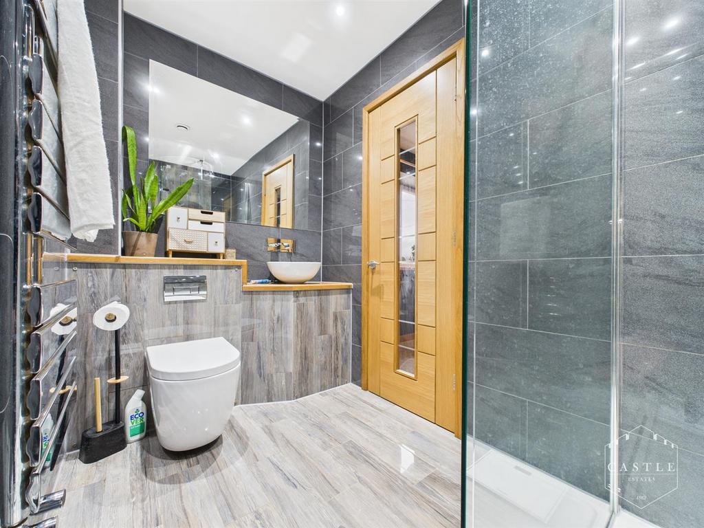 Ensuite shower room