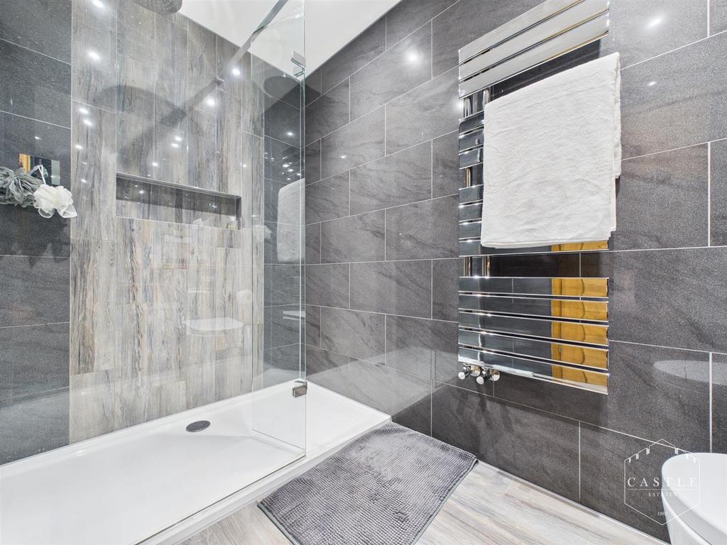 Ensuite shower room