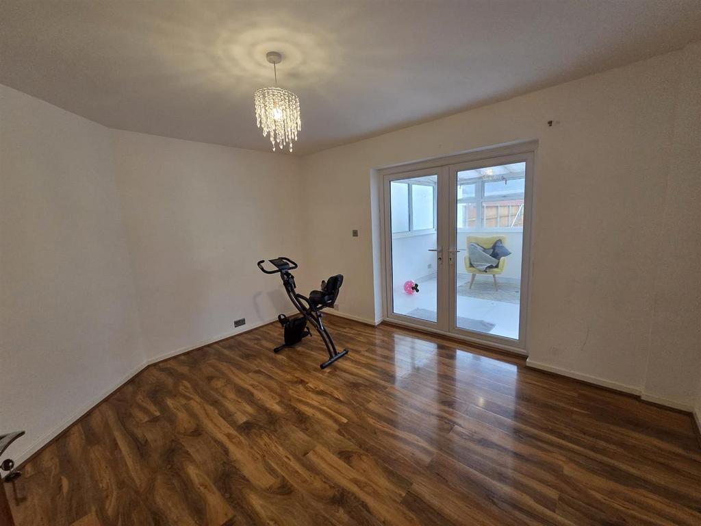 29 Jaffray road 4.jpeg