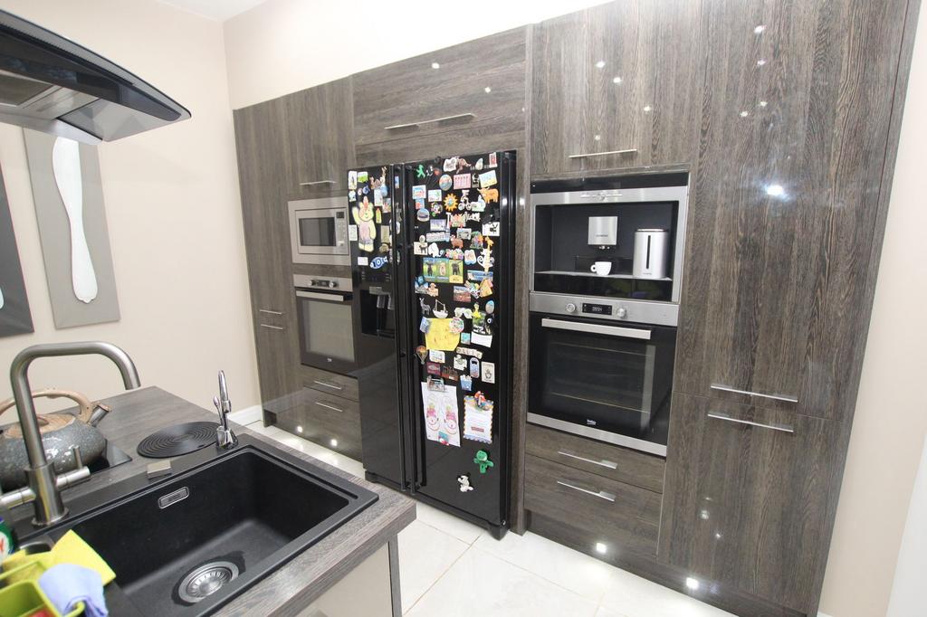 Kitchen (with island)