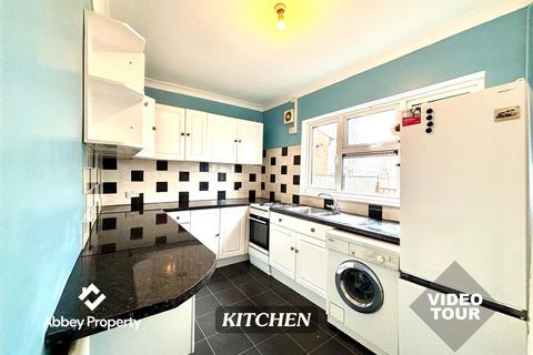 4 bedroom terraced house to rent, Whitecroft Road, Luton, LU2