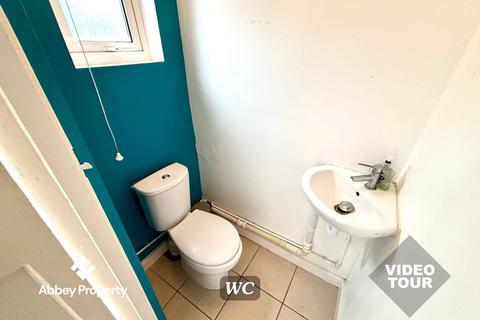 4 bedroom terraced house to rent, Whitecroft Road, Luton, LU2