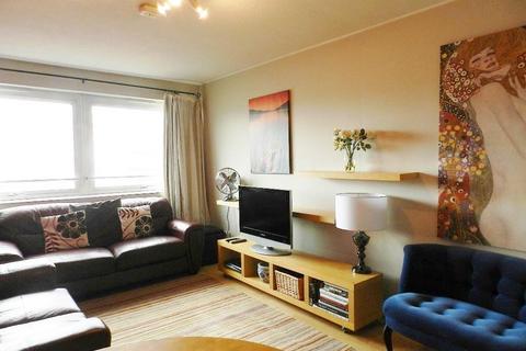 3 bedroom flat to rent, Austin Road, London SW11