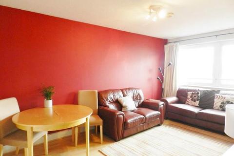 3 bedroom flat to rent, Austin Road, London SW11