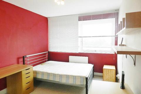 3 bedroom flat to rent, Austin Road, London SW11