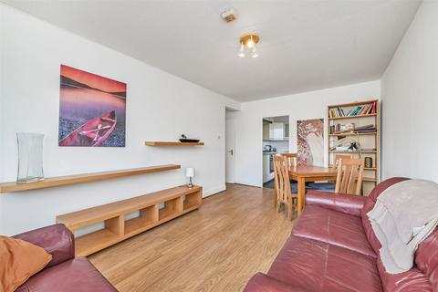 3 bedroom flat to rent, Austin Road, London SW11